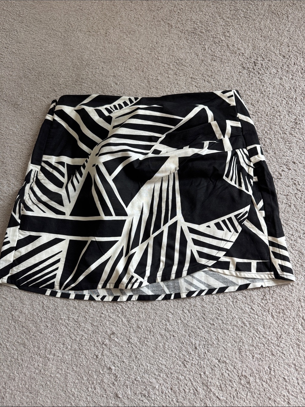 Dynamite Black and White Geometric Mini Skirt
